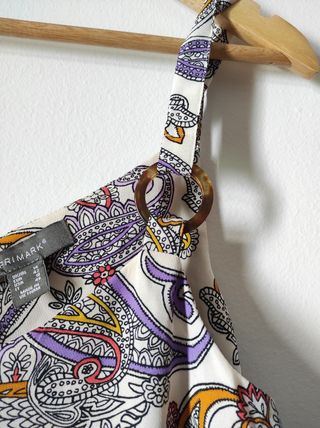 Camiseta de tirantes Primark talla 42. De colores de segunda mano por 4 EUR  en Badajoz en WALLAPOP