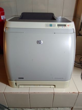 Impresora HP color lacer jet 1600 de segunda mano por 90 EUR en Marbella en  WALLAPOP