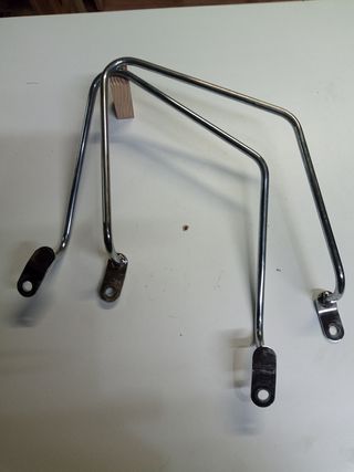 Soporte maletas laterales moto de segunda mano por 5 EUR en Canet d\\'En  Berenguer en WALLAPOP