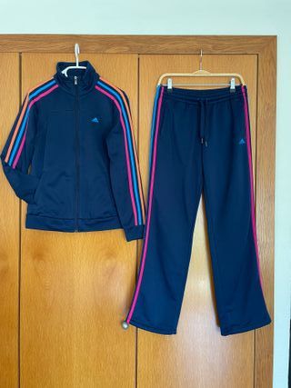 Chandal Adidas clásico de segunda mano en WALLAPOP