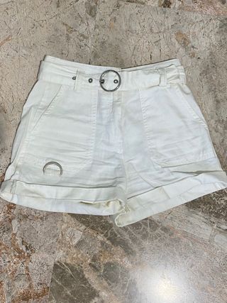 Pantalones cortos Bershka de segunda mano por 2 EUR en Córdoba en WALLAPOP
