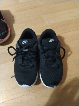 Zapatillas Nike talla 30 de segunda mano por 5 EUR en Valdemoro en WALLAPOP