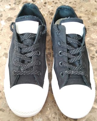 Converse negras 36 de segunda mano por 20,5 EUR en Campo Olivar en WALLAPOP