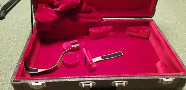 Antiguo estuche Alexander para Trompa