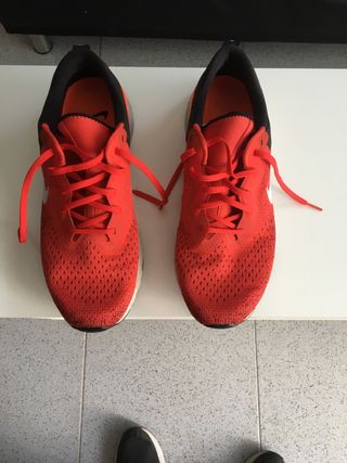 Zapatillas Nike segunda mano en Puerto de la Cruz en WALLAPOP