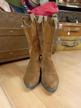 Botas camperas Unisa de segunda mano por 59 EUR en Elda en WALLAPOP