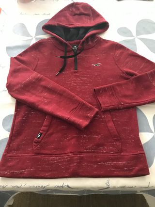 Sudadera Hollister granate de segunda mano por 10 EUR en Madrid en WALLAPOP