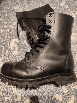 Botas militares de segunda mano por 20 EUR en Zaragoza en WALLAPOP