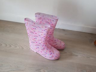 Botas agua talla 35, nuevas, llevadas un solo dia de segunda mano por 4 EUR  en Zaragoza en WALLAPOP