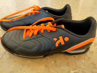 Zapatillas futbol kipsta de segunda mano por 12 EUR en Valencia en WALLAPOP