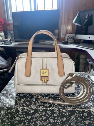 Bolso Guess Original de segunda mano por 30 EUR en Madrid en WALLAPOP