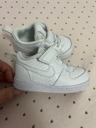 Zapatillas primeros pasos bebé Nike. Talla 19,5. de segunda mano por 10 EUR  en Torrent en WALLAPOP