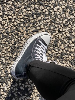 Converse negras de segunda mano por 35 EUR en Zaragoza en WALLAPOP