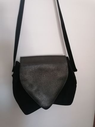 Bolsos de piel, españoles juntos o separados de segunda mano por 5 EUR en  Las Palmas de Gran Canaria en WALLAPOP