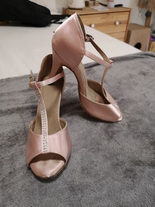 Cómodos zapatos satén de baile en rosa palo. de segunda mano por 35 EUR en  Barcelona en WALLAPOP