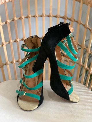 Sandalias Zara negras de segunda mano en WALLAPOP