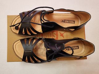 Sandalias negras Pikolinos de segunda mano por 39 EUR en Madrid en WALLAPOP
