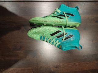 ZAPAS FUTBOL NIÑO ADDIDAS TALLA 37 de segunda mano por 20 EUR en Burgos en  WALLAPOP