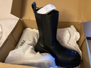 Botín plano suela track nuevo sin estrenar n40 de segunda mano por 32 EUR  en Madrid en WALLAPOP