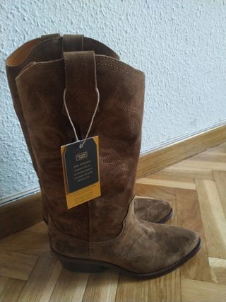 Botas camperas Dakota talla 38 sin estrenar de segunda mano por 30 EUR en  Madrid en WALLAPOP