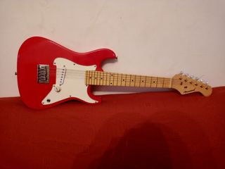 Guitarra eléctrica burswood de segunda mano por 40 EUR en Cizur Menor en  WALLAPOP