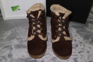 Cuñas con borreguito, Marypaz de segunda mano por 5 EUR en Barbera del  Valles en WALLAPOP