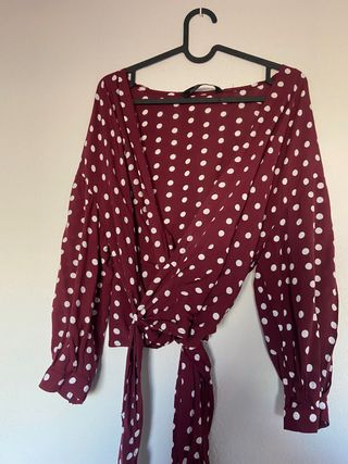 Blusa lunares zara de segunda mano por 10 EUR en Madrid en WALLAPOP