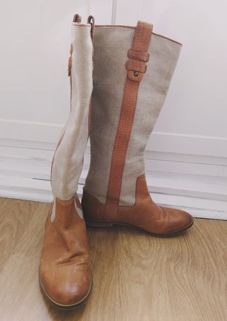 Botas planas MASSIMO DUTTI marrón camel y beige de segunda mano por 20 EUR  en Madrid en WALLAPOP