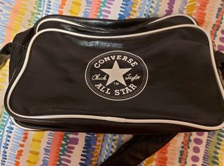 Bolso bandolera converse de segunda mano por 12 EUR en Madrid en WALLAPOP
