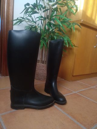 Botas de montar a caballo de segunda mano por 12 EUR en Morata de Tajuña en  WALLAPOP