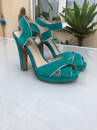 Tacones Bimba y Lola de segunda mano por 25 EUR en Urbanizacion La Plana en  WALLAPOP