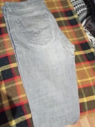 Pantalón hombre Guess talla 44 de segunda mano por 6 EUR en Barcelona en  WALLAPOP