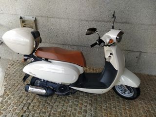 Maletas Plastico Laterales Beige (MH12) LIFAN KING 125 (LF125-14F) -  Motorrecambio - Sumco Trading, S.L.