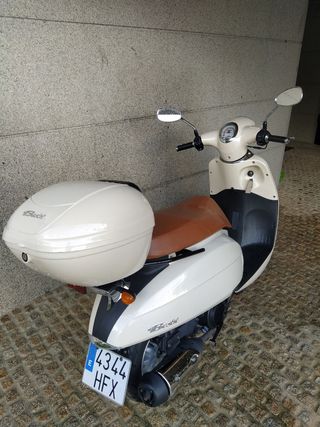 Daelim besbi 125 de segunda mano por 850 EUR en Padrón en WALLAPOP
