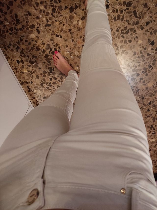 pantalón beige