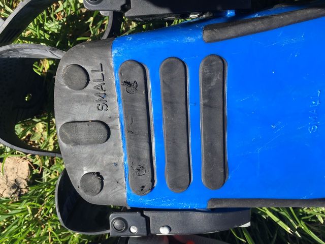 Aletas de buceo abiertas