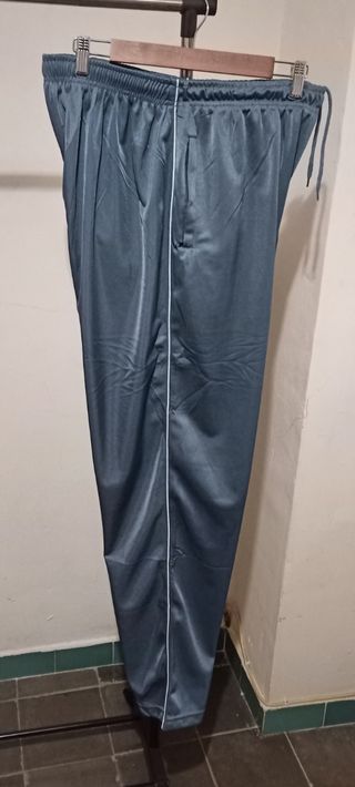 Pantalón chándal hombre talla 3XL de segunda mano por 5 EUR en Alzira en  WALLAPOP