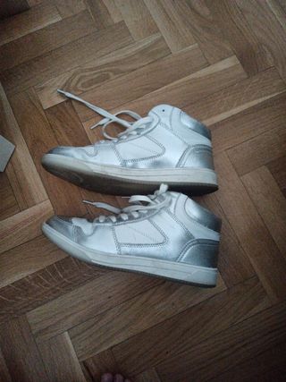 Zapatillas blancas zara de segunda mano por 10 EUR en Pozuelo de Alarcón en  WALLAPOP