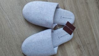 Zapatillas casa Zara Home de segunda mano por 5 EUR en El Campillo del Moro  en WALLAPOP