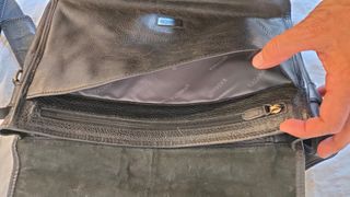 Bolso hombre piel KATANA de segunda mano por 35 EUR en Málaga en WALLAPOP