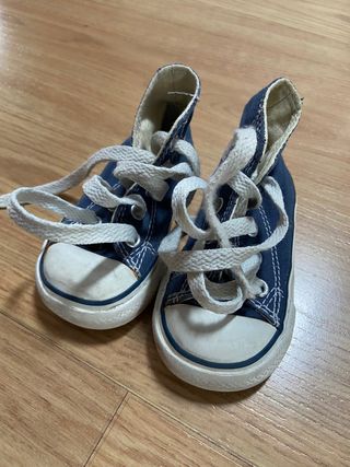 Converse bebé talla 19 de segunda mano por 8 EUR en Terrassa en WALLAPOP