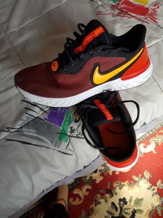 ZAPATILLAS NIKE TALLA 43 de segunda mano por 28 EUR en León en WALLAPOP