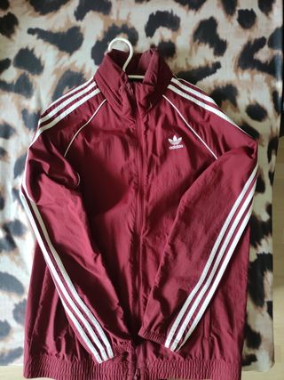 Chaqueta Adidas color burdeos de segunda mano por 45 EUR en Madrid en  WALLAPOP