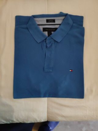 Polo manga corta Tommy Hilfiger talla M de segunda mano por 5 EUR en Jerez  de la Frontera en WALLAPOP