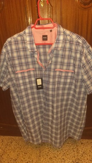 Camisa manga corta Hugo Boss de segunda mano por 20 EUR en Madrid en  WALLAPOP