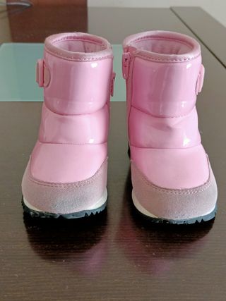 Botas niña Nike número 20 de segunda mano por 15 EUR en Parla en WALLAPOP