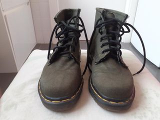 BOTINES DR. MARTENS CHICA de segunda mano por 50 EUR en Madrid en WALLAPOP