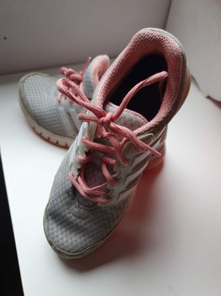 Zapatillas adidas adiprene + de segunda mano por 19 EUR en Parla en WALLAPOP