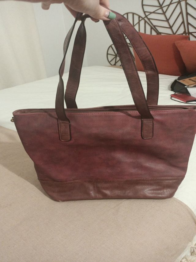 bolso granate de gran capacidad 