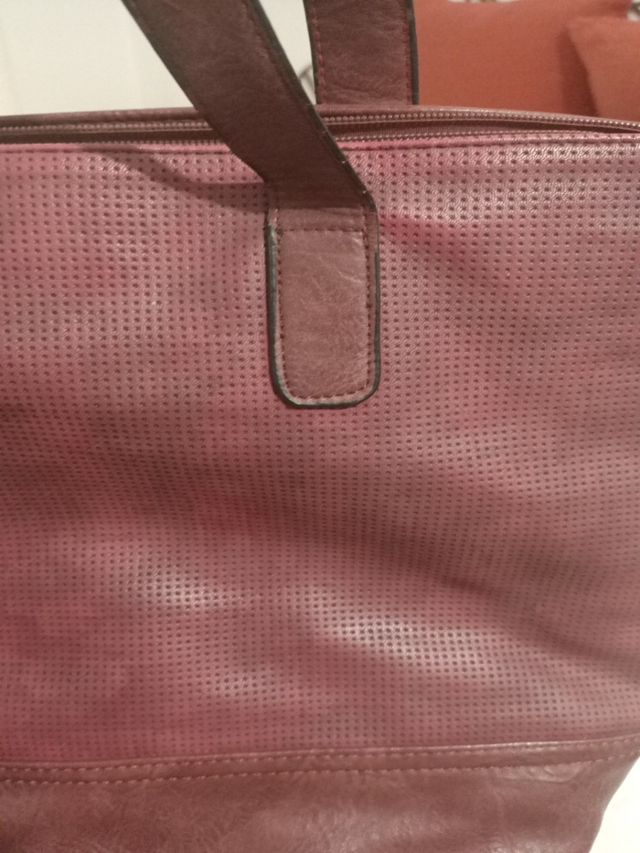 bolso granate de gran capacidad 